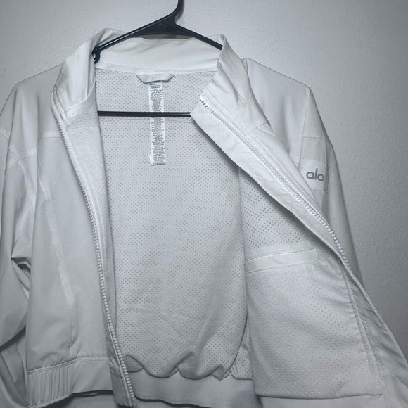 ALO Yoga White Bomber Jacket with Elastic Cuffs and Zip Closure - Picture 5 of 5